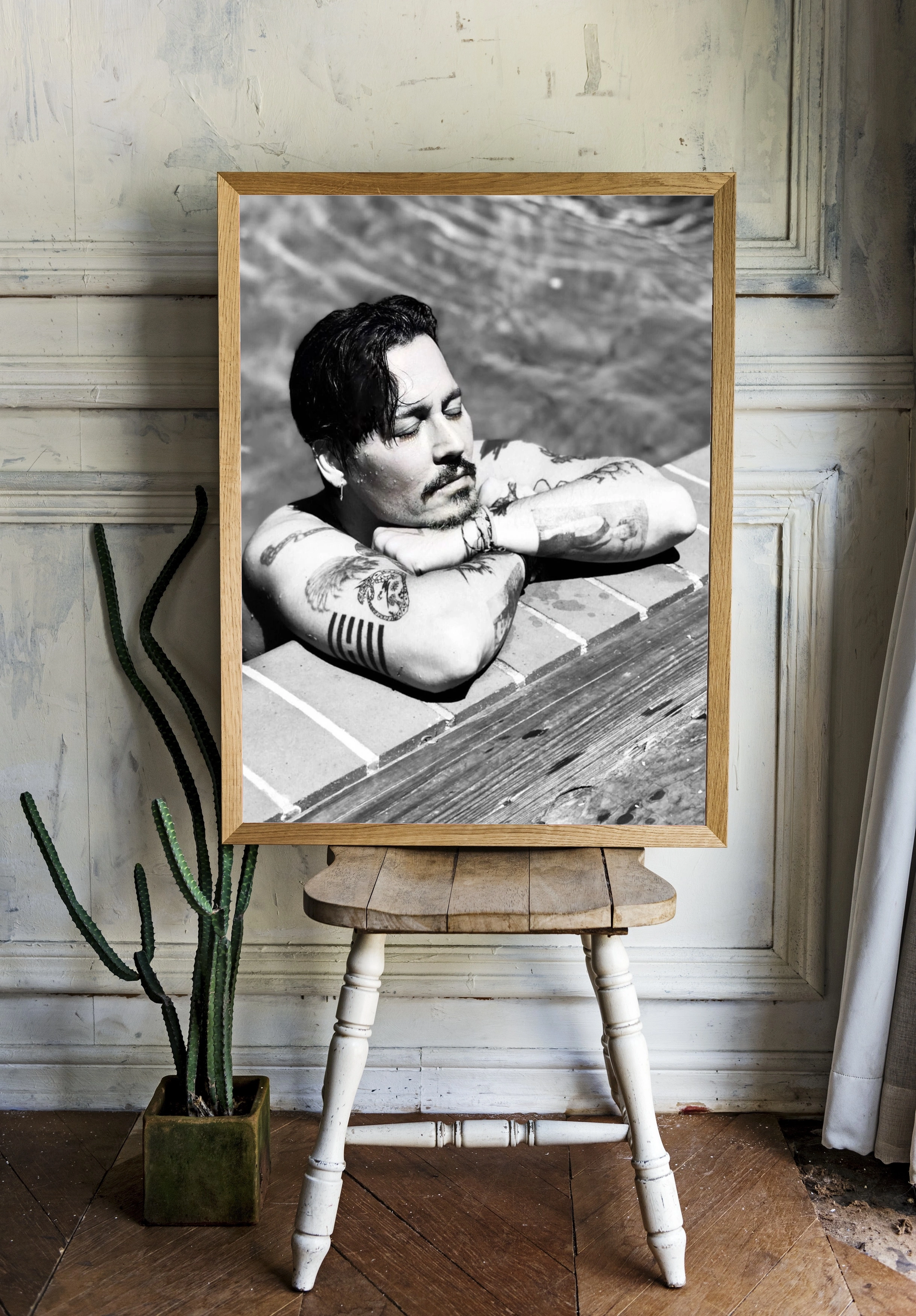 Джонни Деппа в бассейне - 2