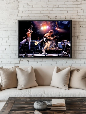 Взрывное живое выступление AC/DC – Ангус Янг в прыжке - 2