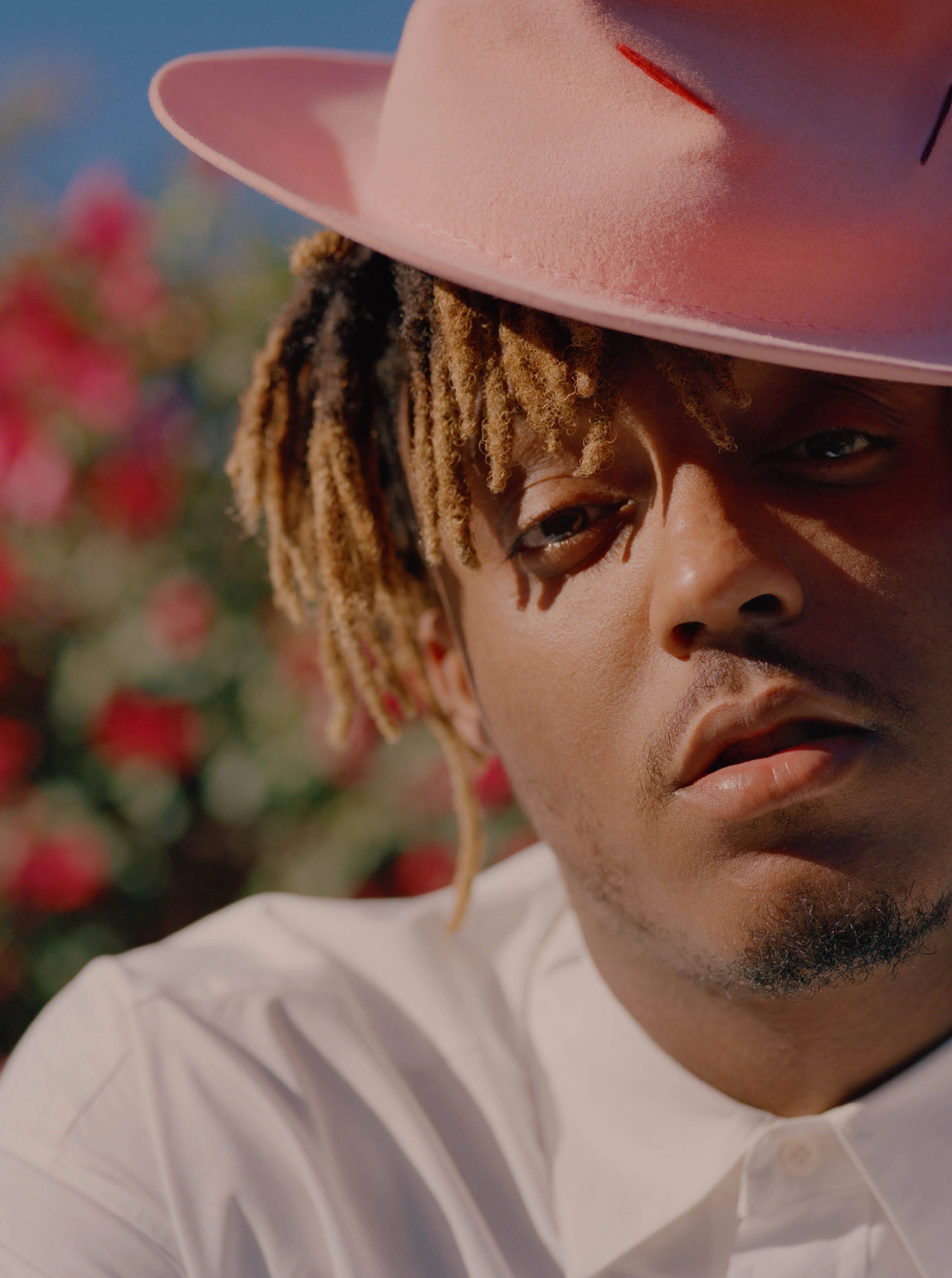 Juice WRLD в розовой шляпе - 1