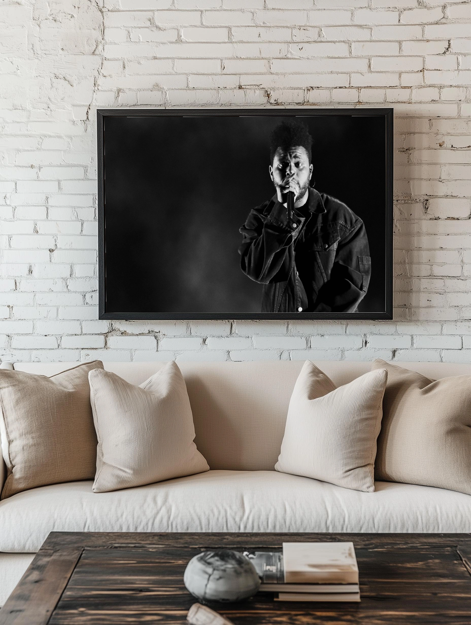The Weeknd — Портрет исполнителя в черно-белом стиле - 2