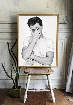 Том Холланд в монохроме - 2