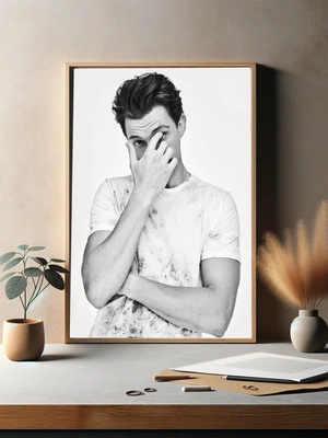 Том Холланд в монохроме - 3