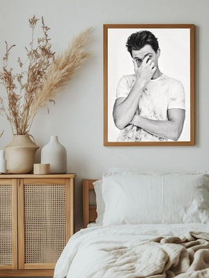 Том Холланд в монохроме - 5