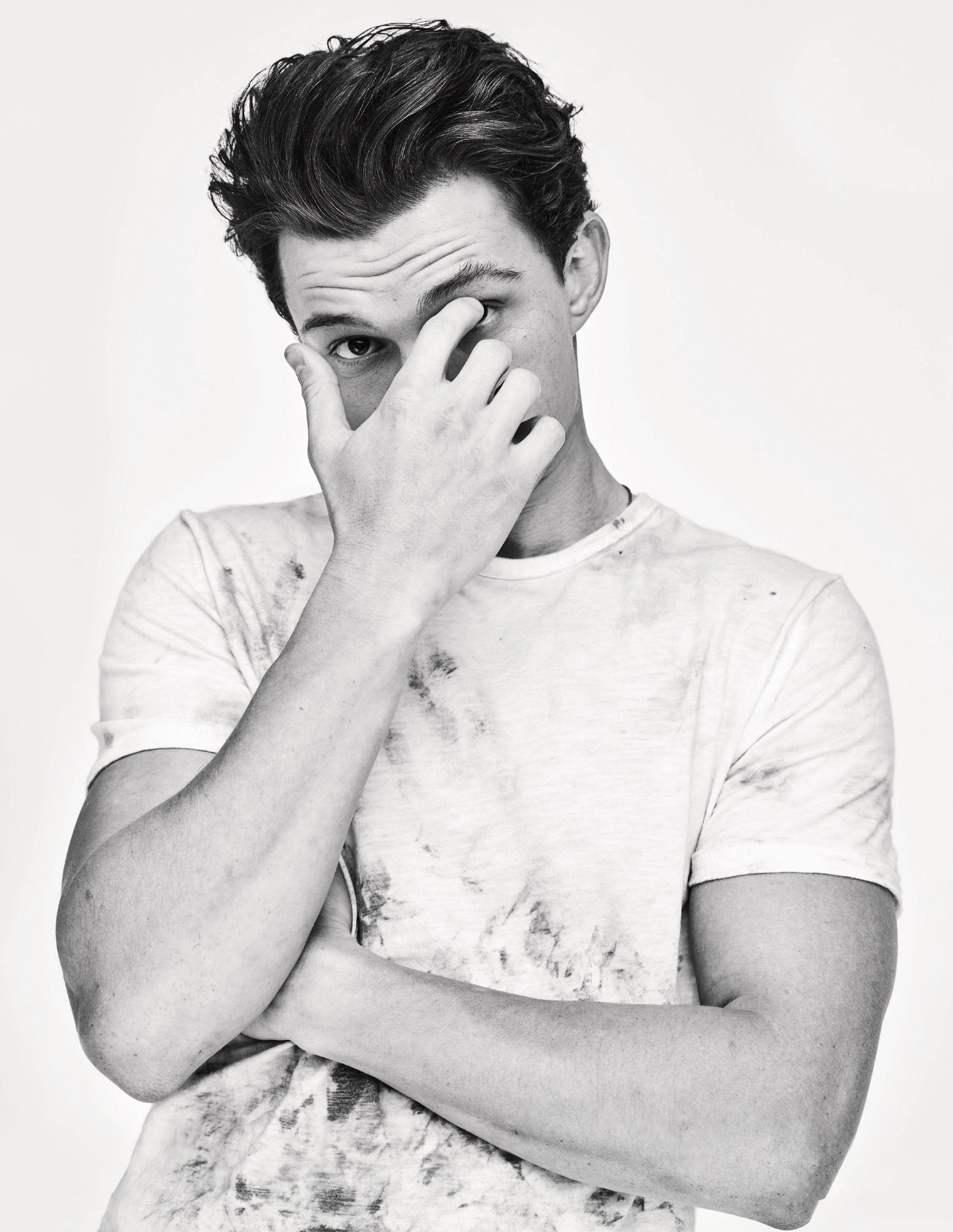 Том Холланд в монохроме - 1