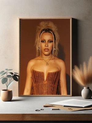 Doja Cat в золотых украшениях - 3