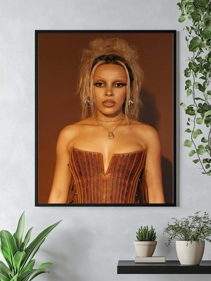 Doja Cat в золотых украшениях - 4