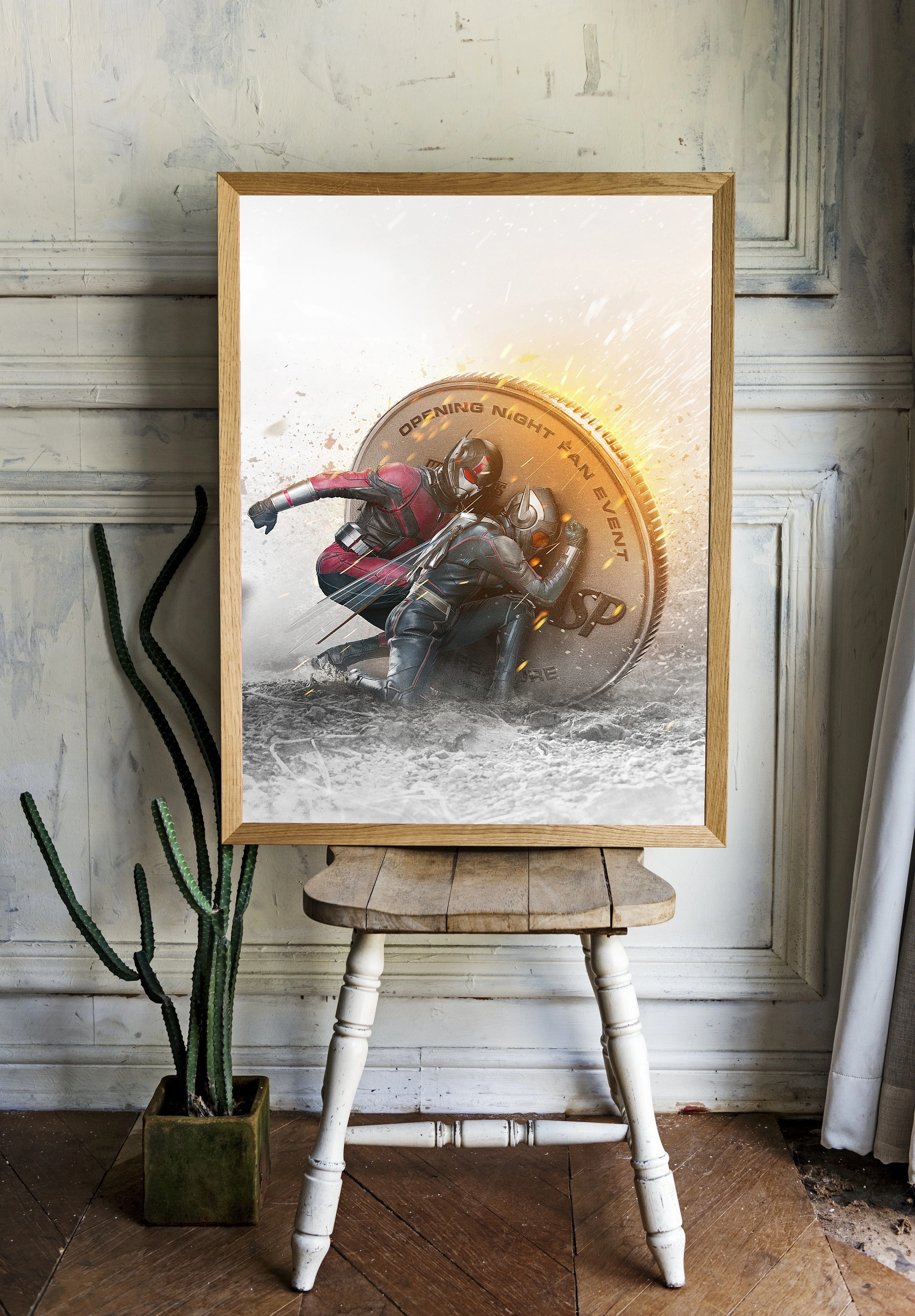 Человек-муравей и Оса на фоне гигантской монеты - 2