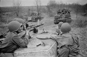 Военная сцена в движении - 1