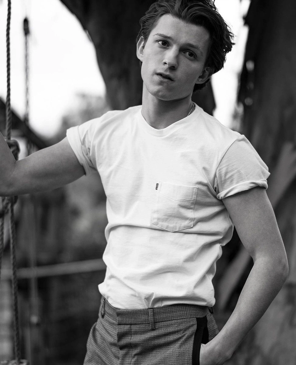 Чёрно-белая эстетика Тома Холланда - 1