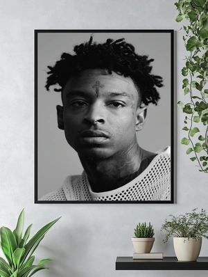 Черно-белый портрет 21 Savage с глубоким взглядом - 4