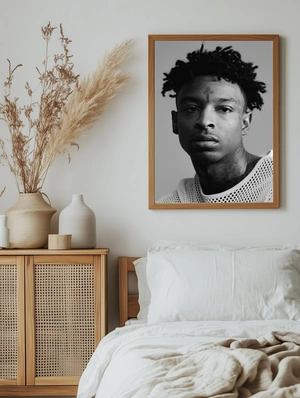 Черно-белый портрет 21 Savage с глубоким взглядом - 5