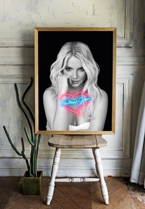 Britney Spears в неоне - 2