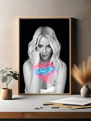 Britney Spears в неоне - 3