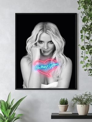 Britney Spears в неоне - 4