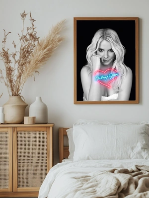 Britney Spears в неоне - 5