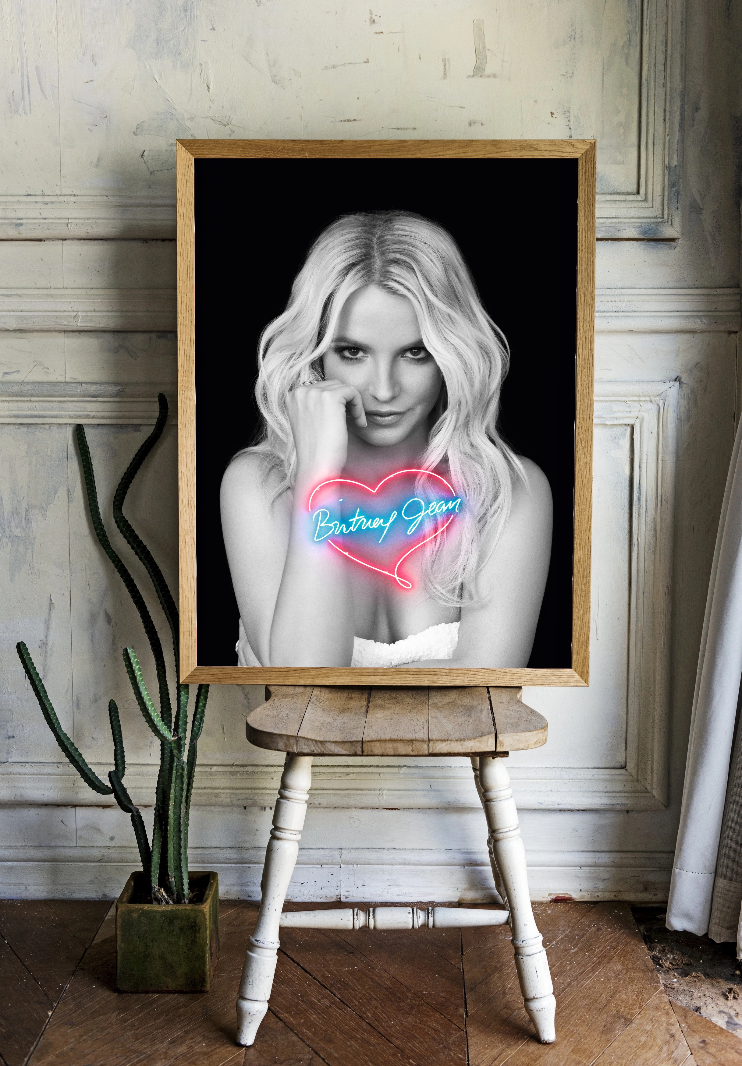 Britney Spears в неоне - 2