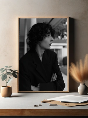 Портрет Финна Вулфарда в стиле минимализм - 3