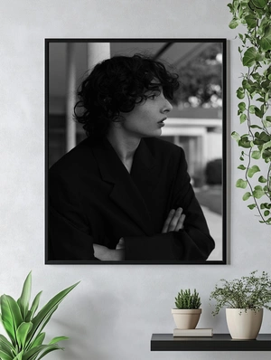 Портрет Финна Вулфарда в стиле минимализм - 4