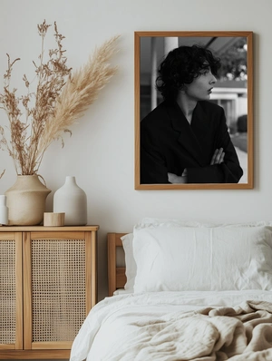 Портрет Финна Вулфарда в стиле минимализм - 5