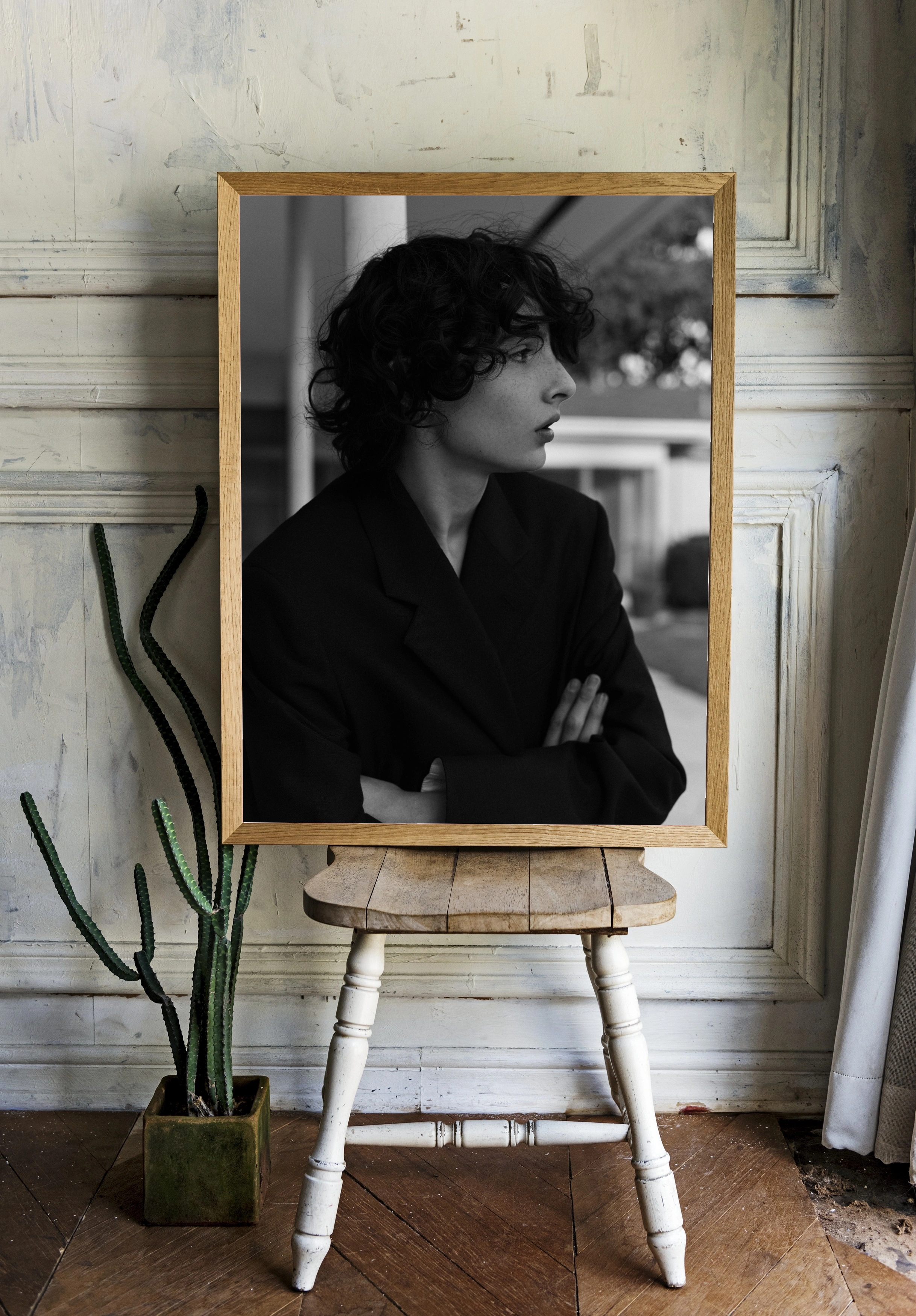 Портрет Финна Вулфарда в стиле минимализм - 2