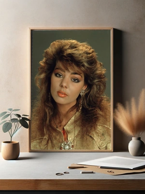 Sandra в золотом образе - 3