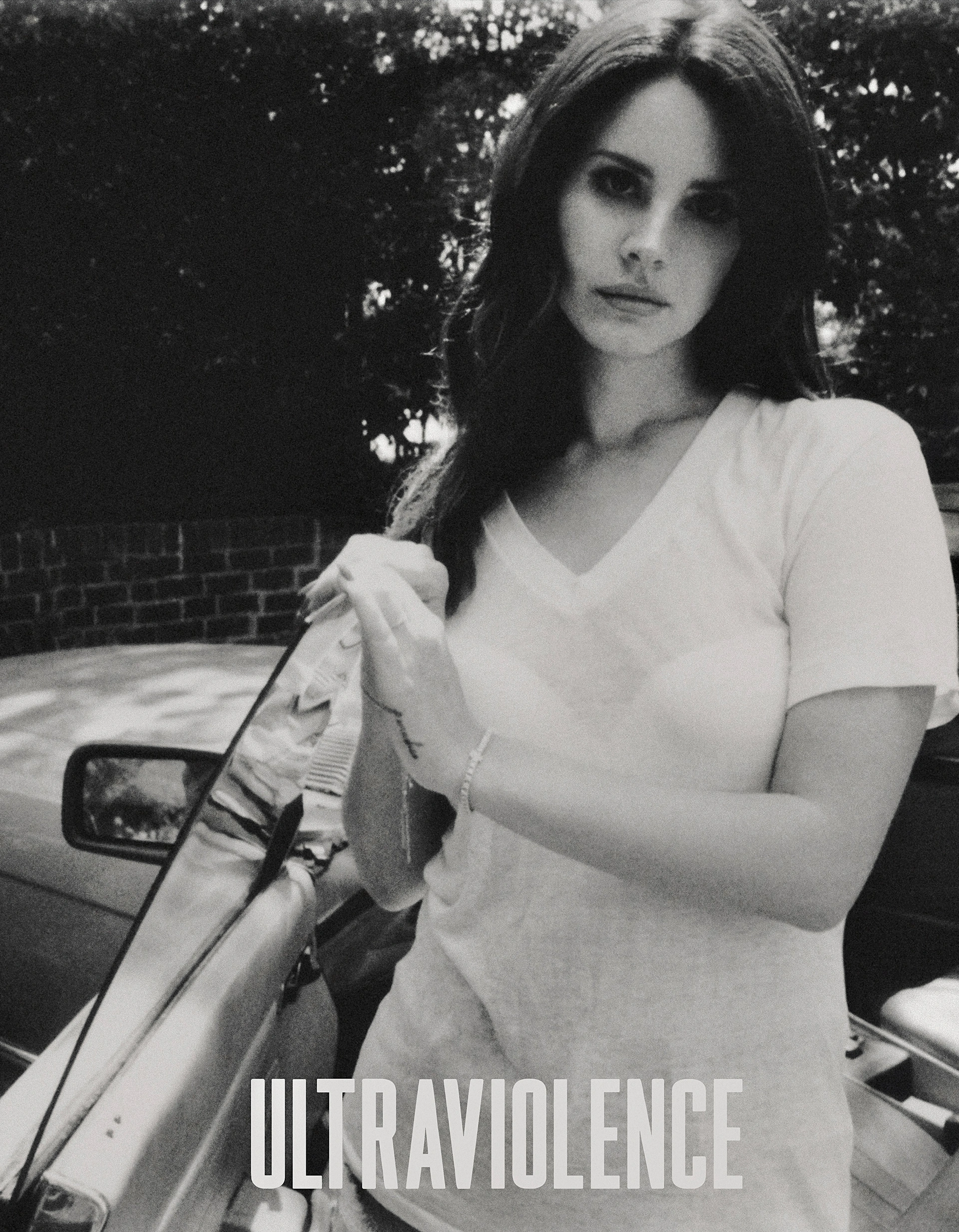 Портрет Lana Del Rey возле автомобиля - 1