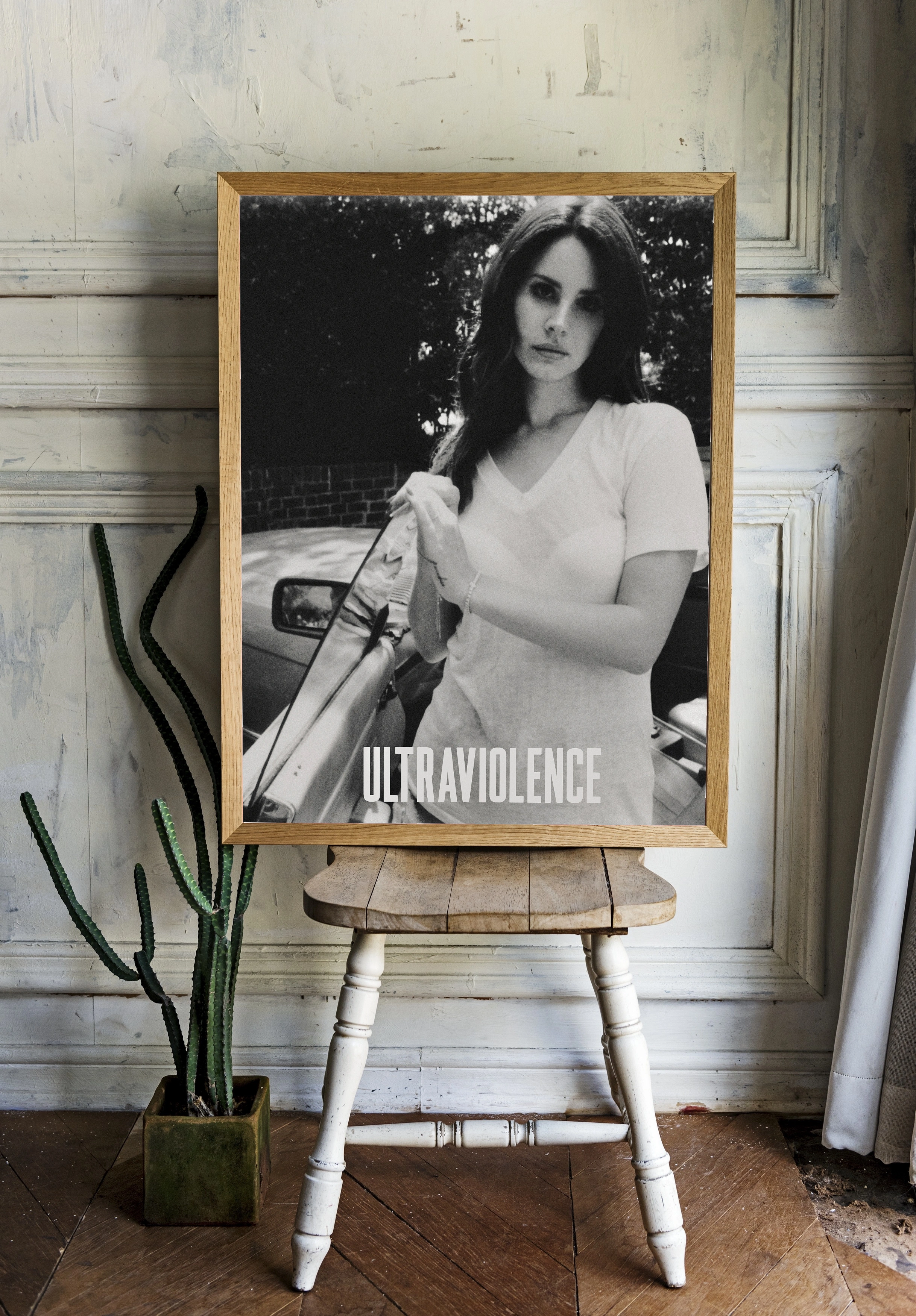 Портрет Lana Del Rey возле автомобиля - 2