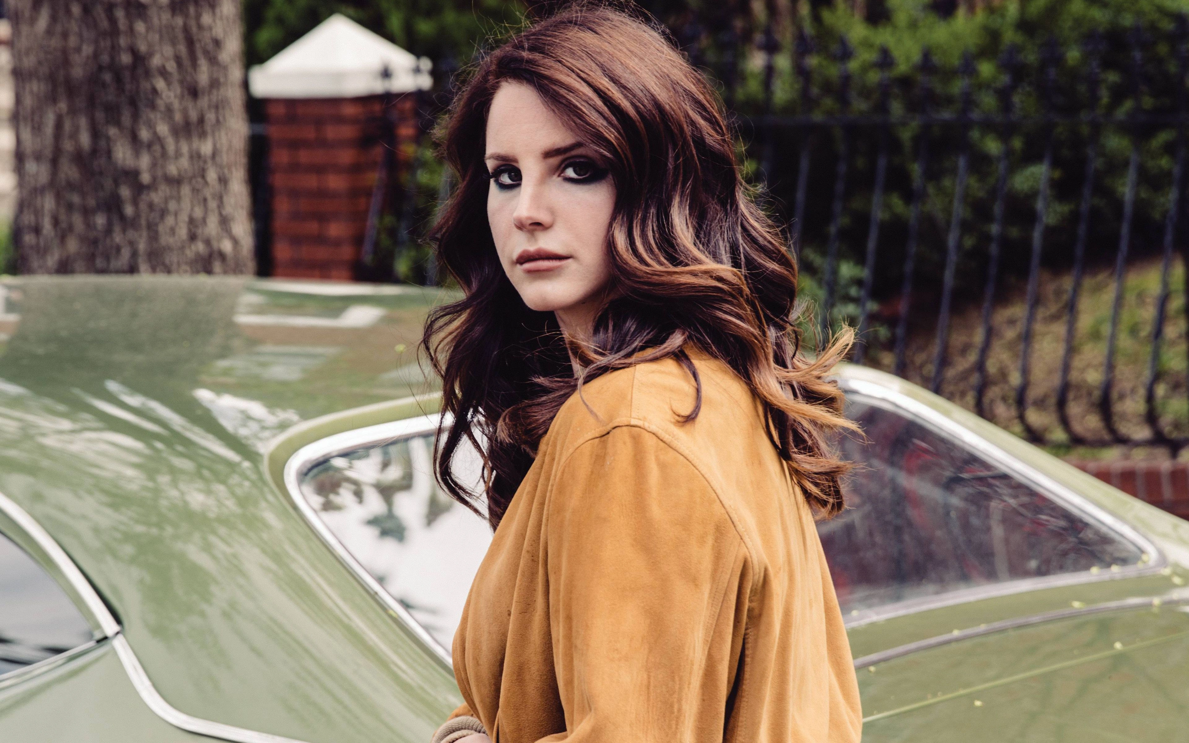 Портрет Lana Del Rey в осенних тонах - 1