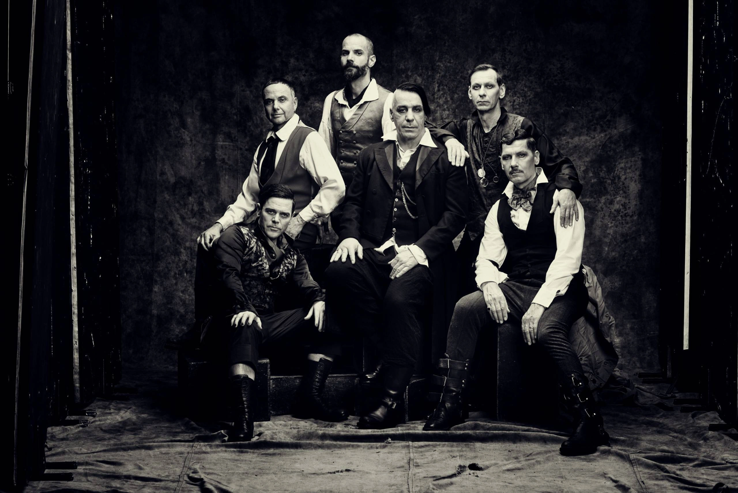Rammstein — Группа в классическом чёрно-белом стиле - 1
