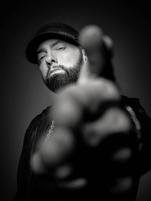 Eminem — Холодный взгляд - 1