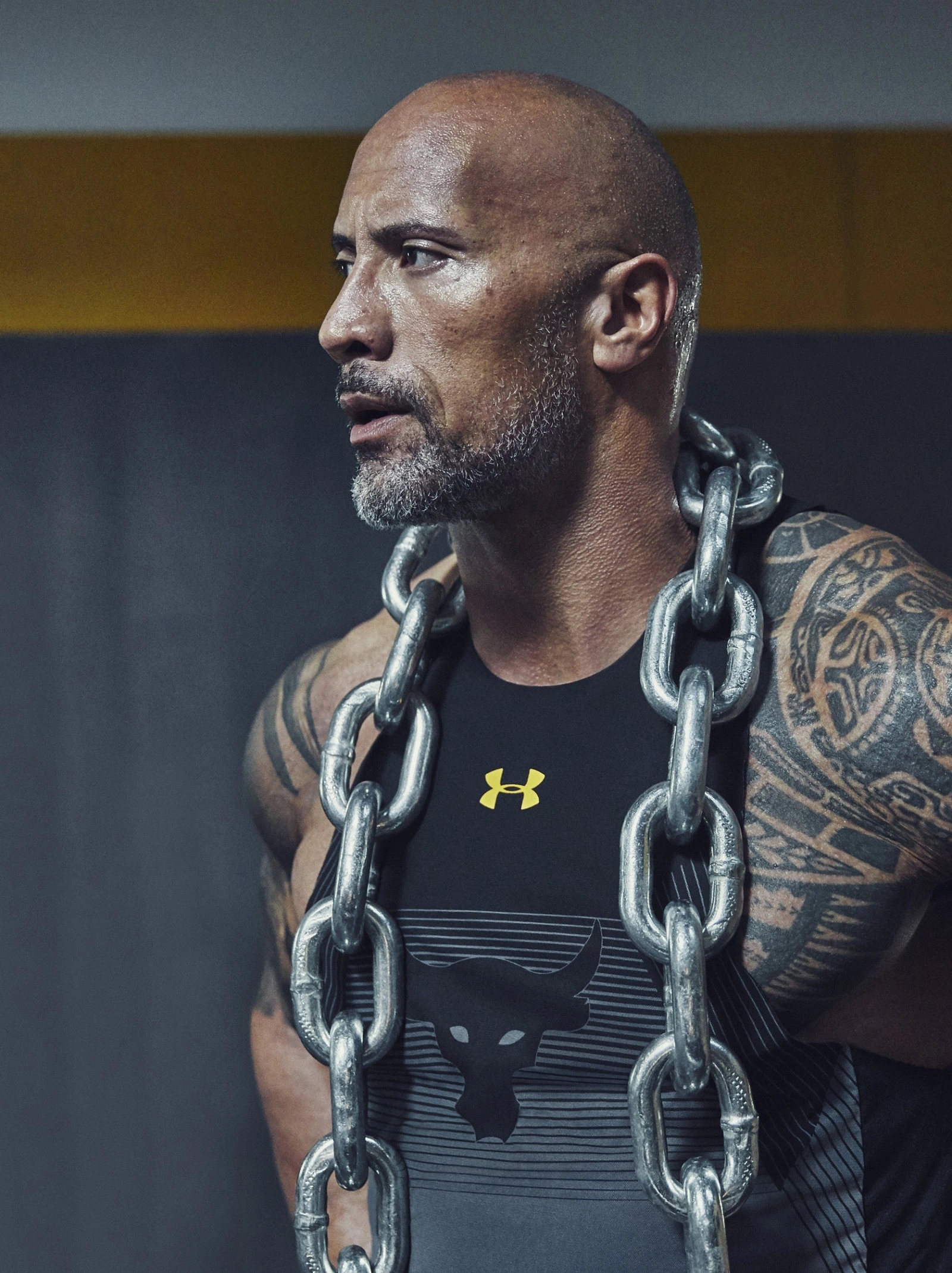 Дуэйн Джонсон с цепью - 1