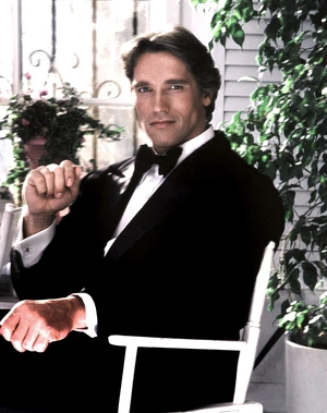 Арнольд Шварценеггер в классическом костюме - 1