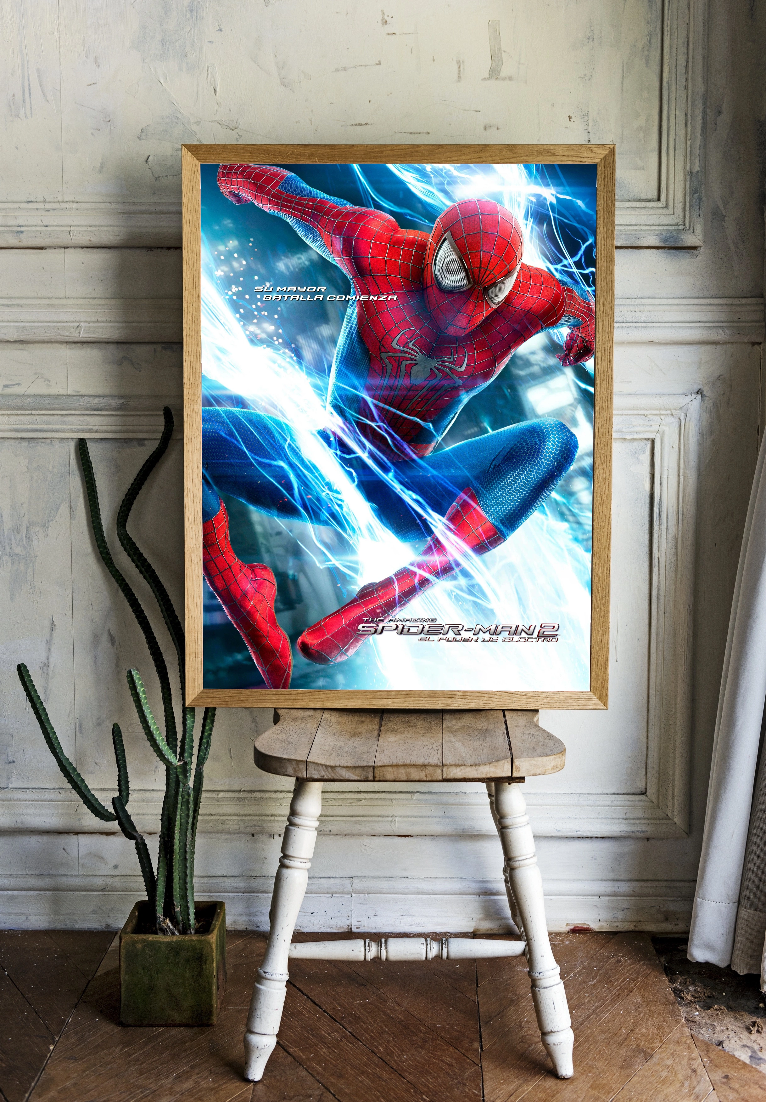 Человек-паук на фоне ярких молний - 2