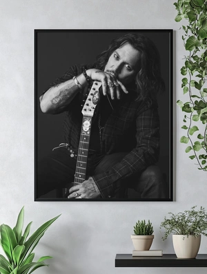 Джонни Депп с гитарой - 4