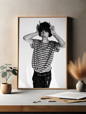 Эмоциональный портрет Финна Вулфарда в черно-белых тонах - 3