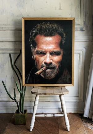 Арнольд Шварценеггер крупным планом с сигарой - 2