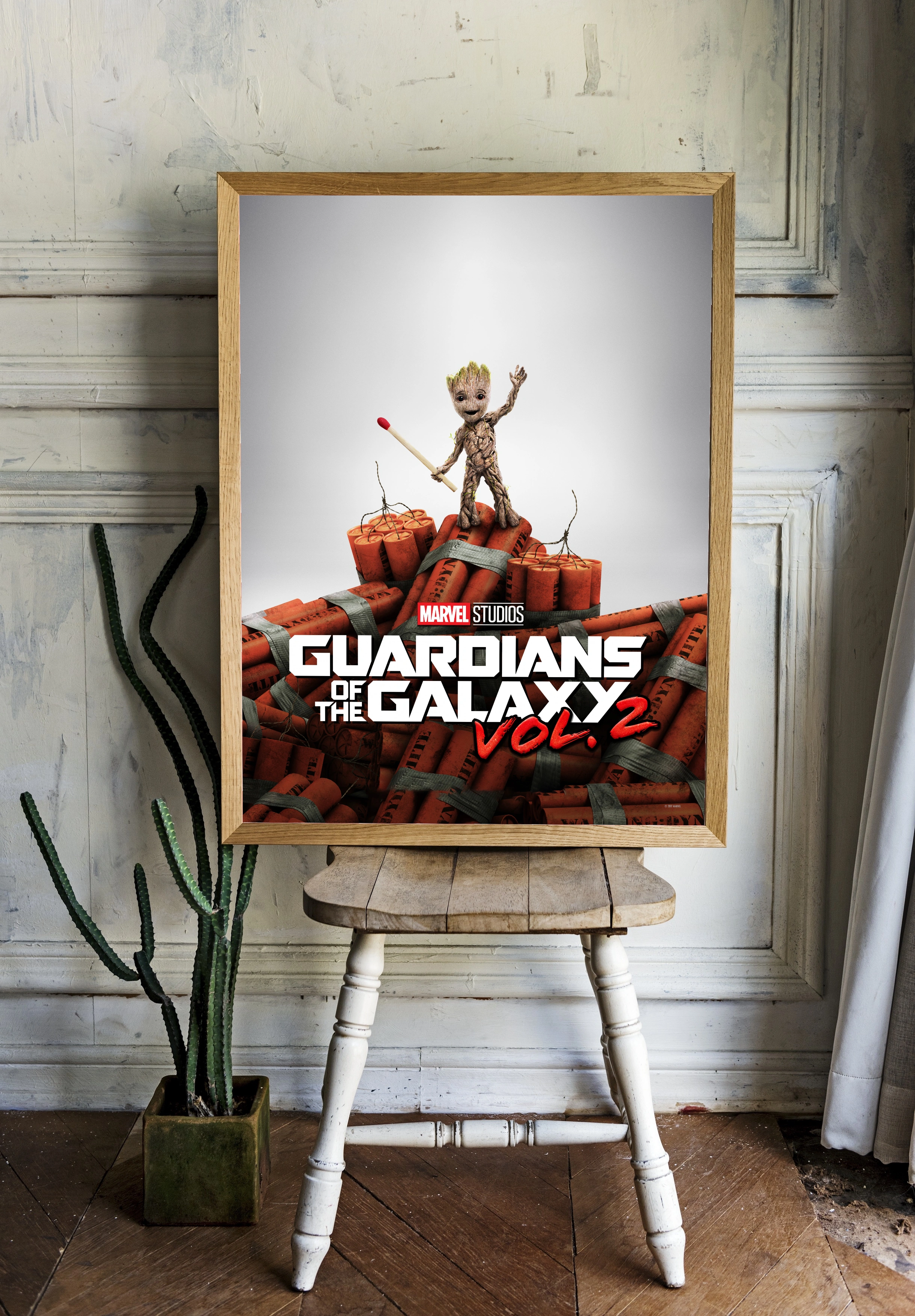 Маленький Грут стоит на куче динамита - 2