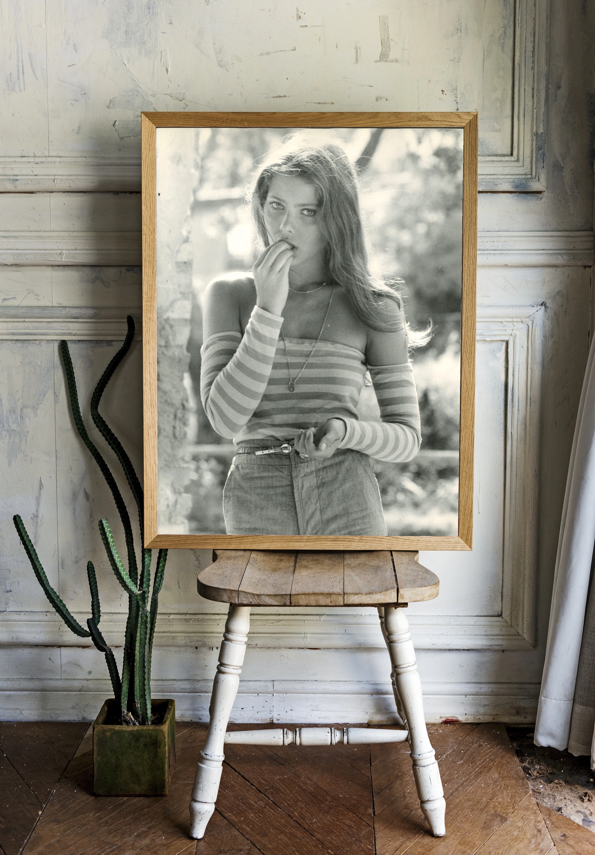 Орнелла Мути в полосатой кофте - 2