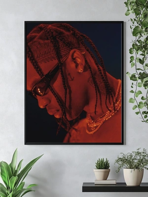 Travis Scott в красном освещении - 4