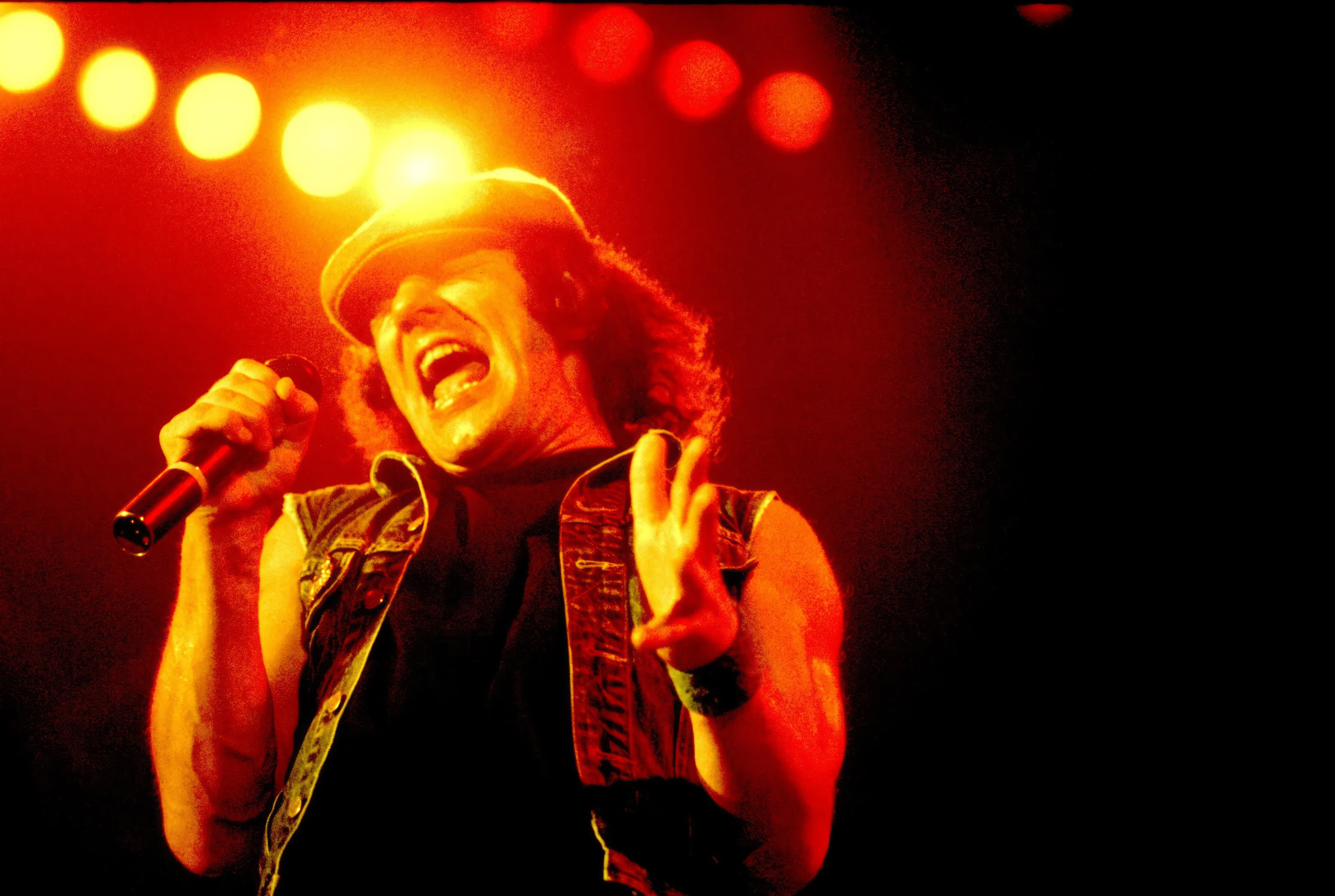 Живое выступление AC/DC – Брайан Джонсон - 1