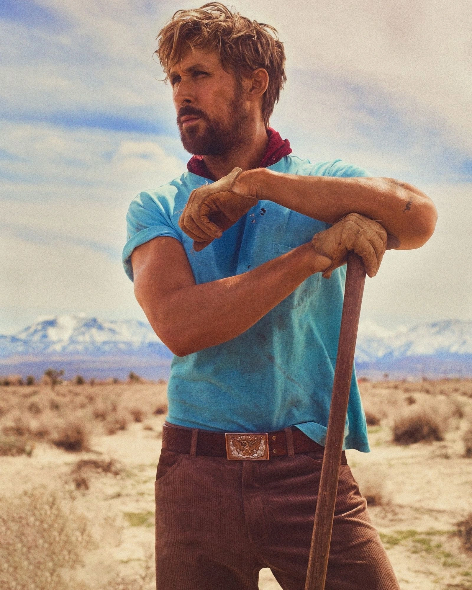 Райан Гослинг в пустыне - 1