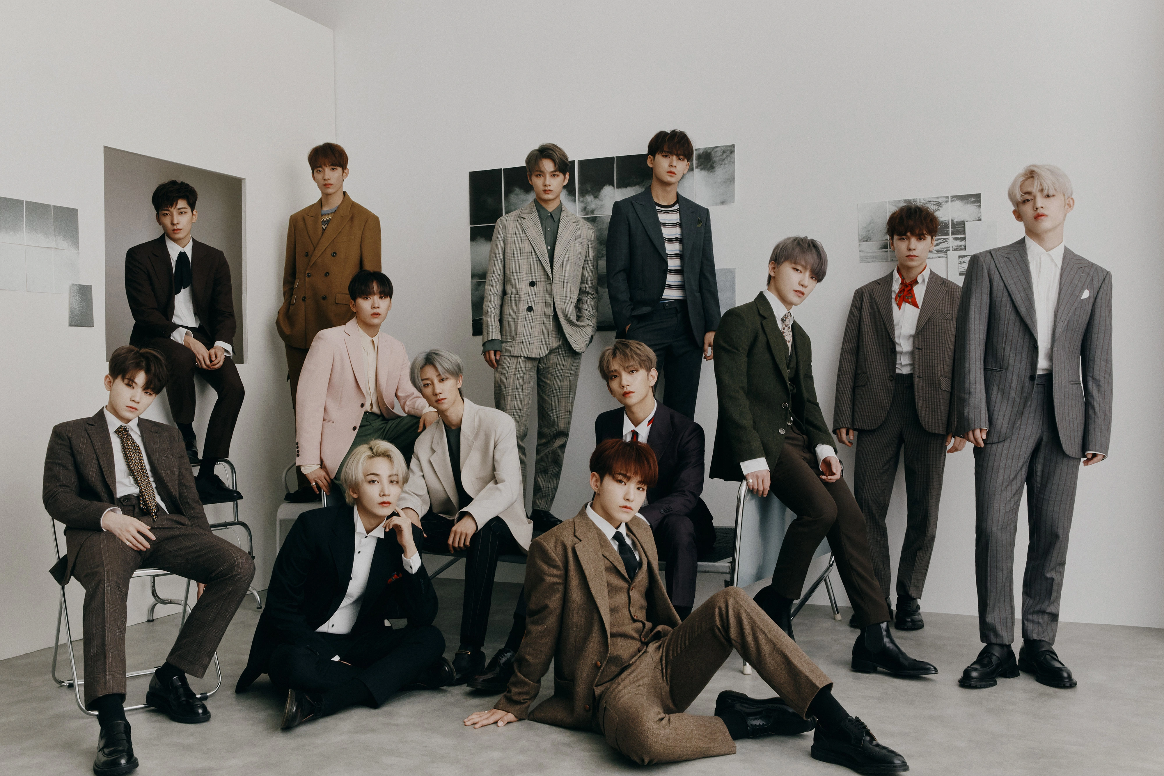 Группа SEVENTEEN в классическом стиле - 1