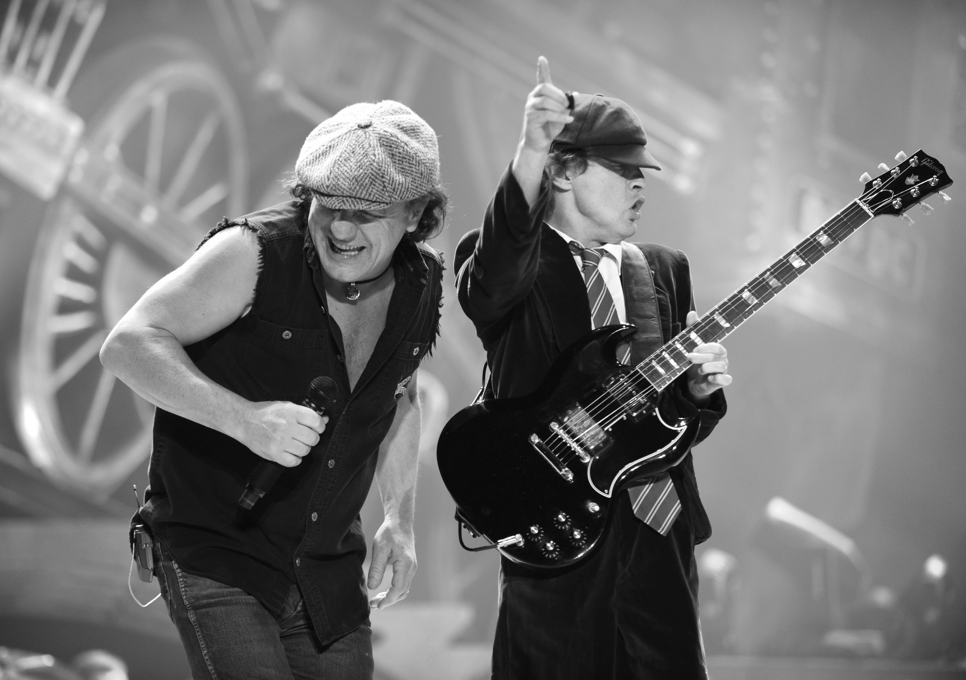 AC/DC в живом выступлении — Энергия и рок - 1