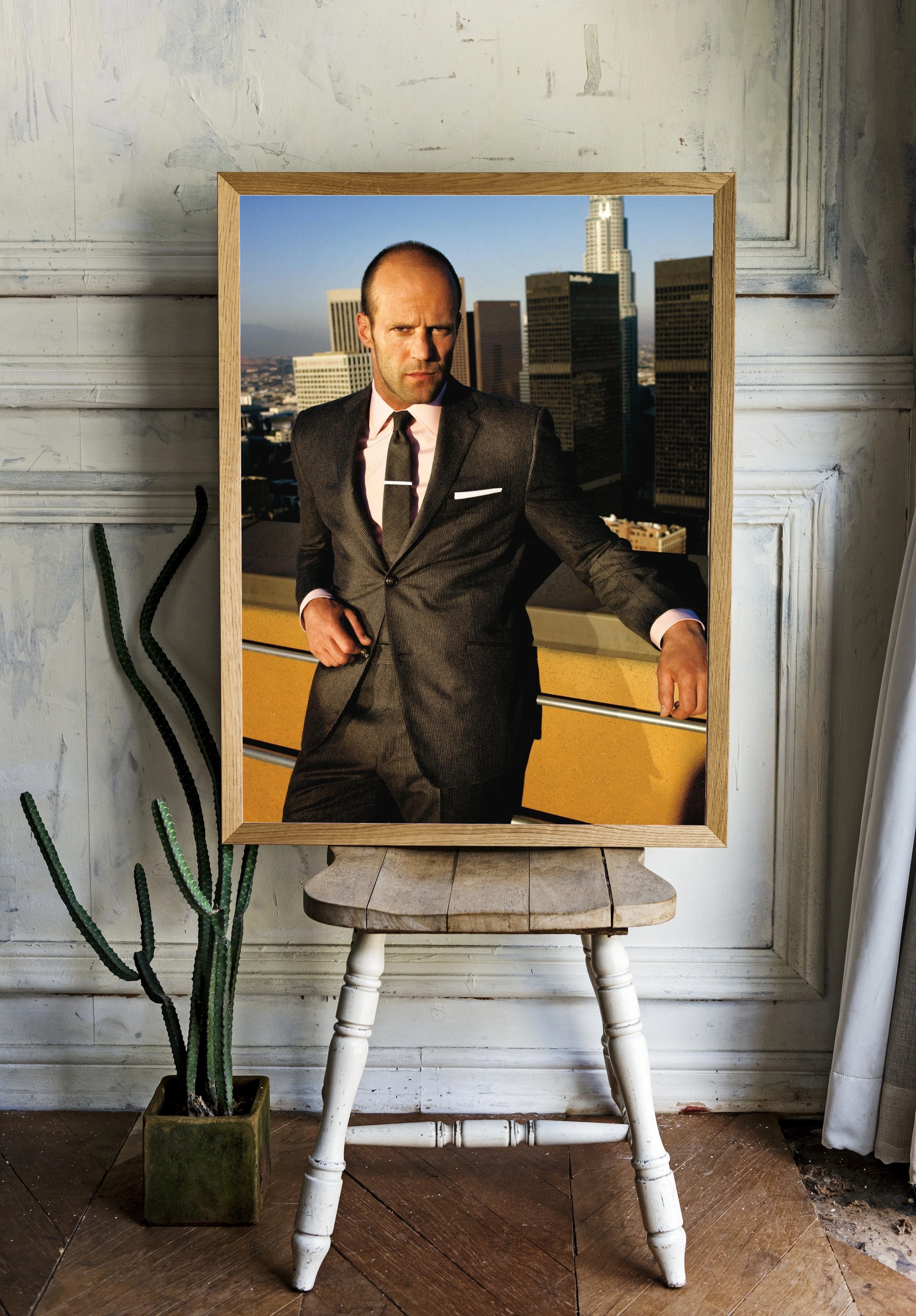 Джейсон Стэтхем на фоне мегаполиса - 2