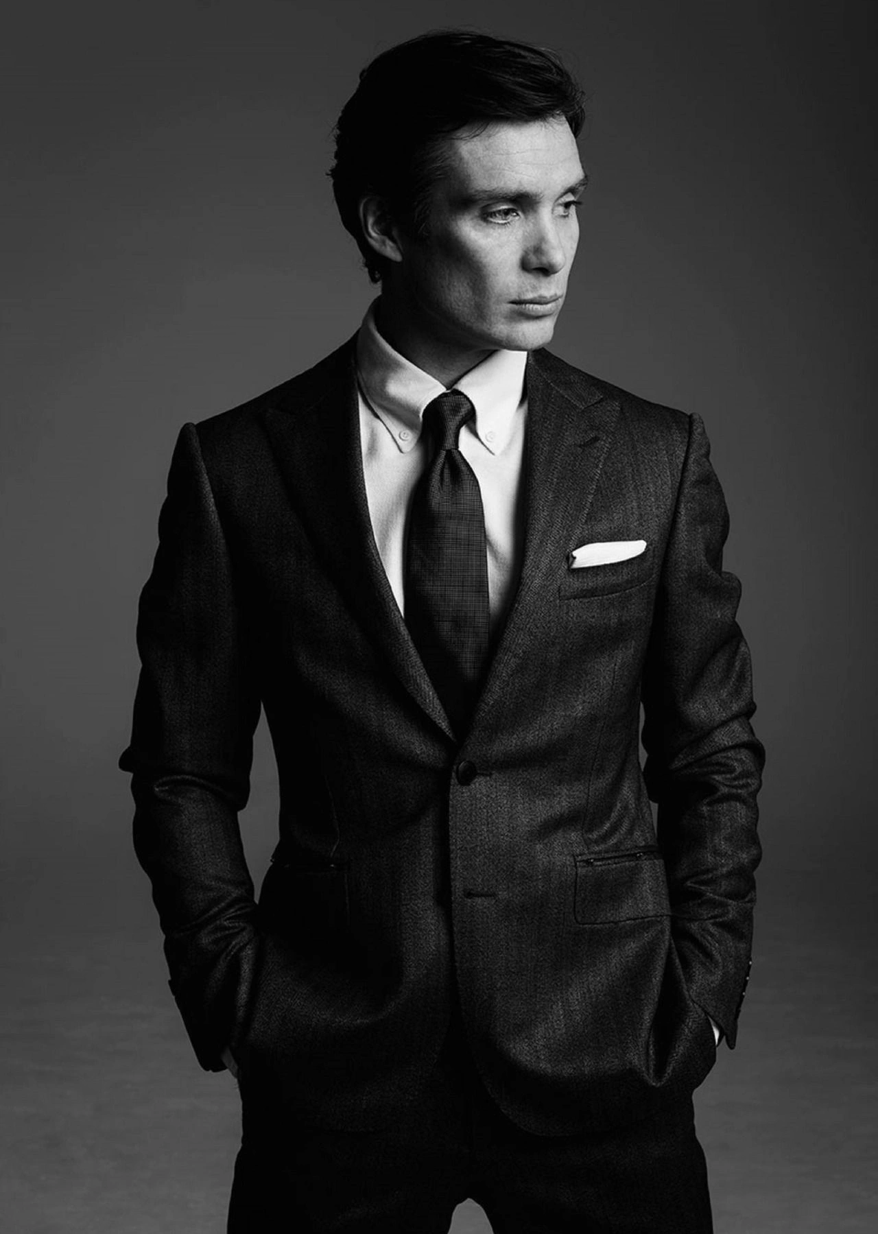 Киллиан Мёрфи —  Элегантность и самообладание в классическом костюме - 1