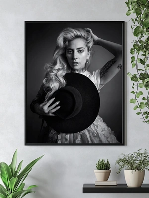 Портрет Lady Gaga в чёрно-белом стиле - 4