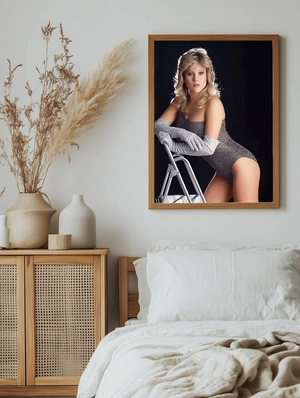 Гламурный образ Саманты Фокс в серебре - 5