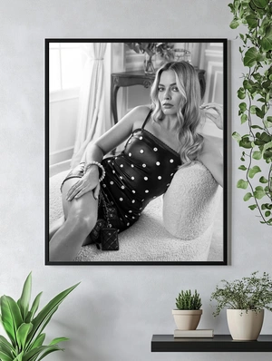 Марго Робби в интерьере - 4