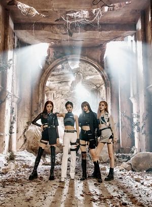 BLACKPINK — Футуристический образ - 1