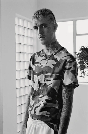 Lil Peep в стильном урбанистическом образе - 1